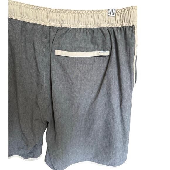 Vuori Banks Short Athletic Shorts Unlined Classic Fit Gray White Size XL - Picture 10 of 14